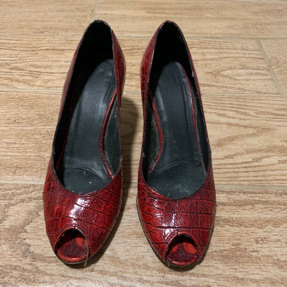 Donald Pliner peep toe pumps